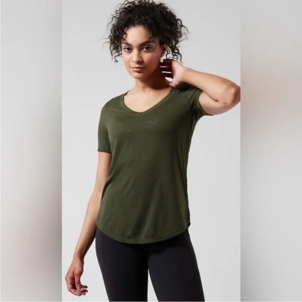 Athleta Women’s Breezy Scoop V-Neck Tee Olive Green